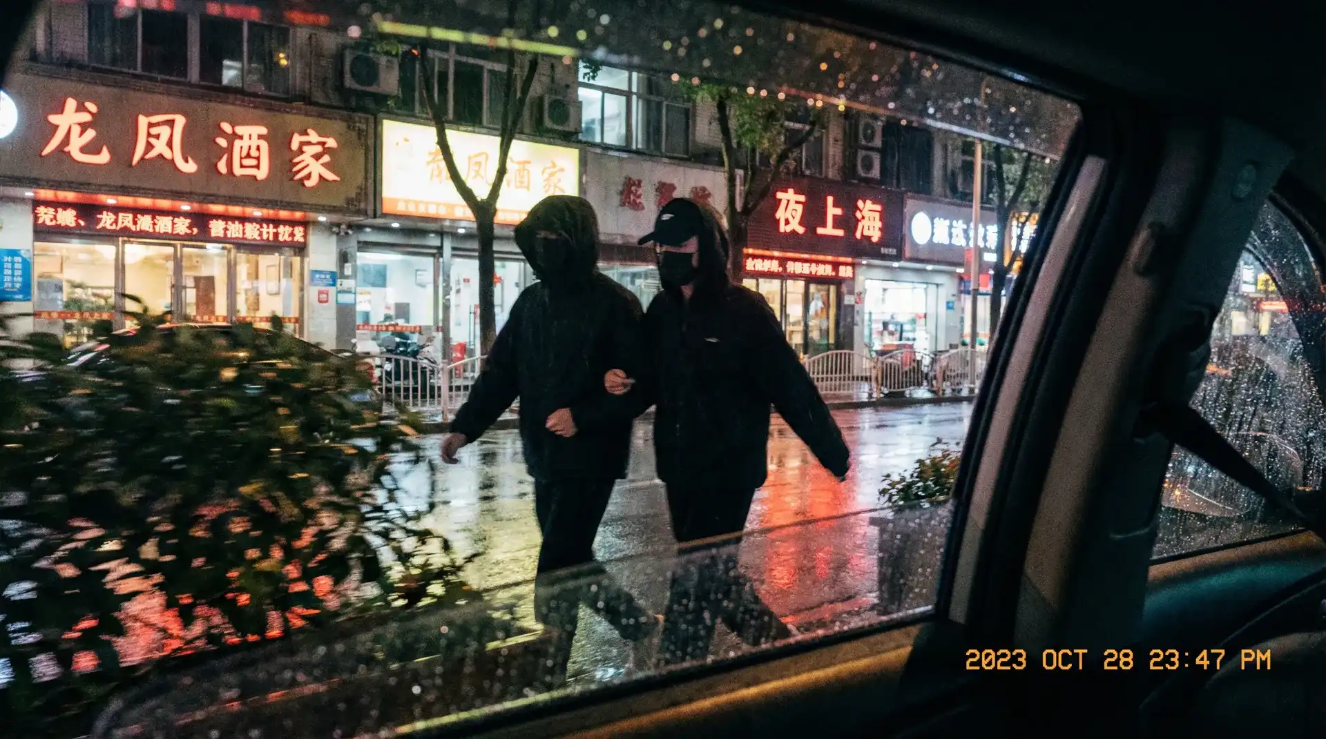 索多玛120天 迅雷下载 - 顶流明星深夜密会现场抓拍照片